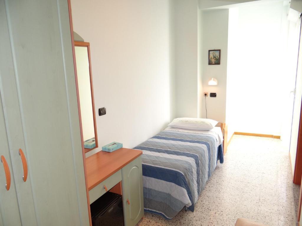 Hotel Aquila D'Oro Misano Adriatico Room photo